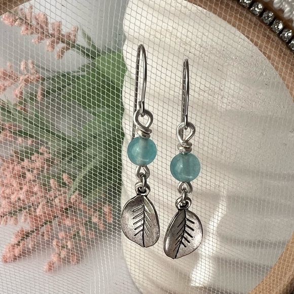 Sky Blue Apatite Beaded in Silver with Leaf Charms HYPOALLERGENIC - Picture 6 of 15